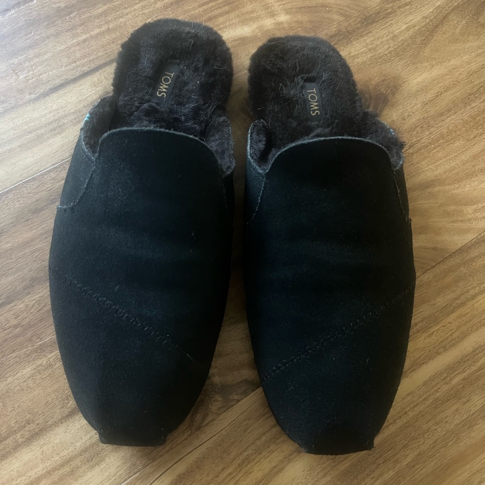 TOMS Women’s Black Suede Slippers